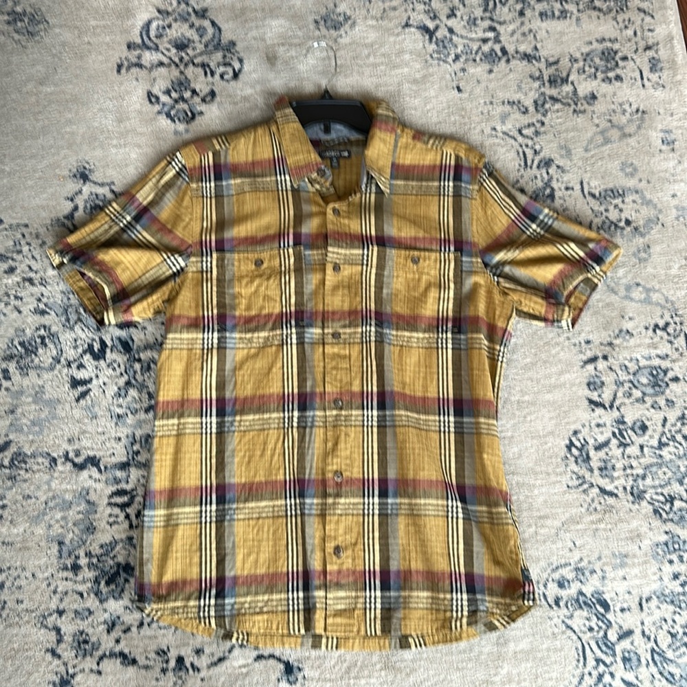 Short sleeve shirt